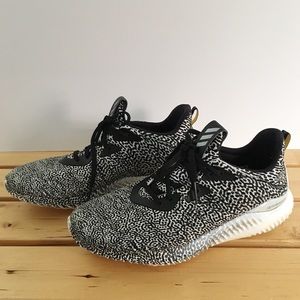 alphabounce black and white dots